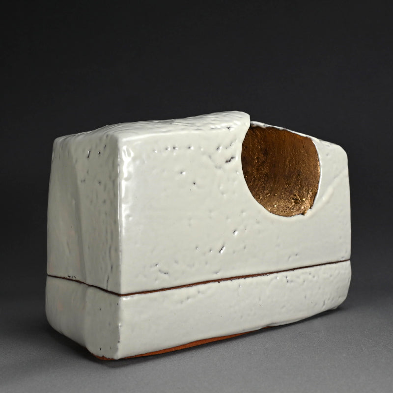 Sculptural Ceramic “Luminous” Box ー三輪 和彦 (十三代 休雪) "輝環"