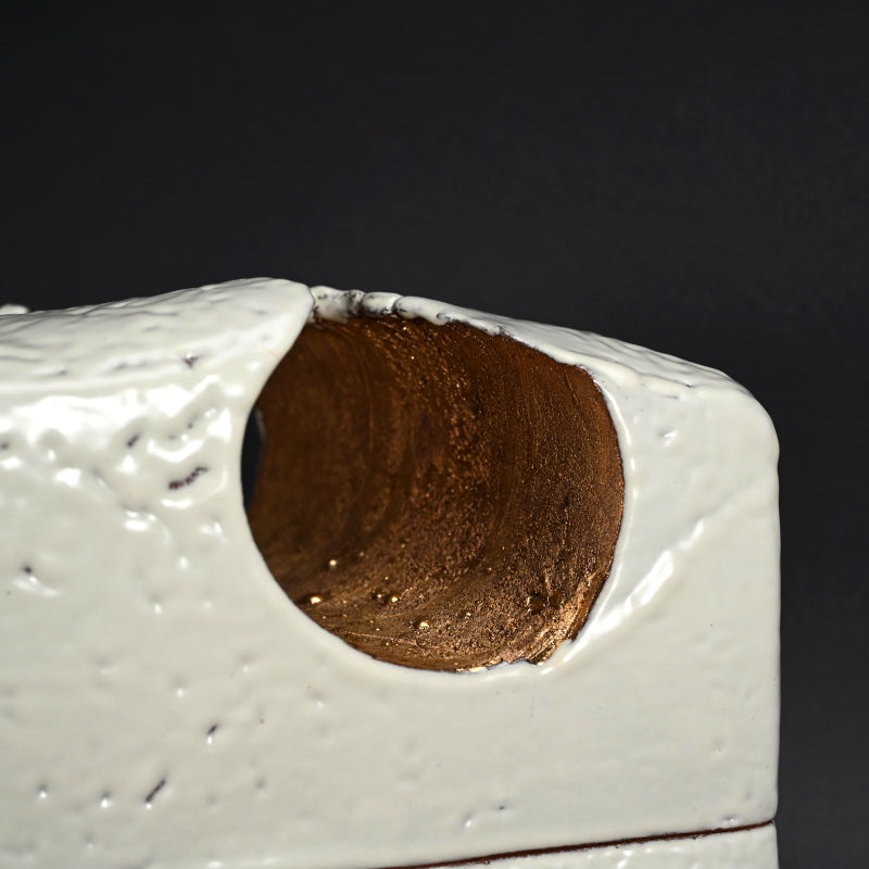 Sculptural Ceramic “Luminous” Box ー三輪 和彦 (十三代 休雪) "輝環"