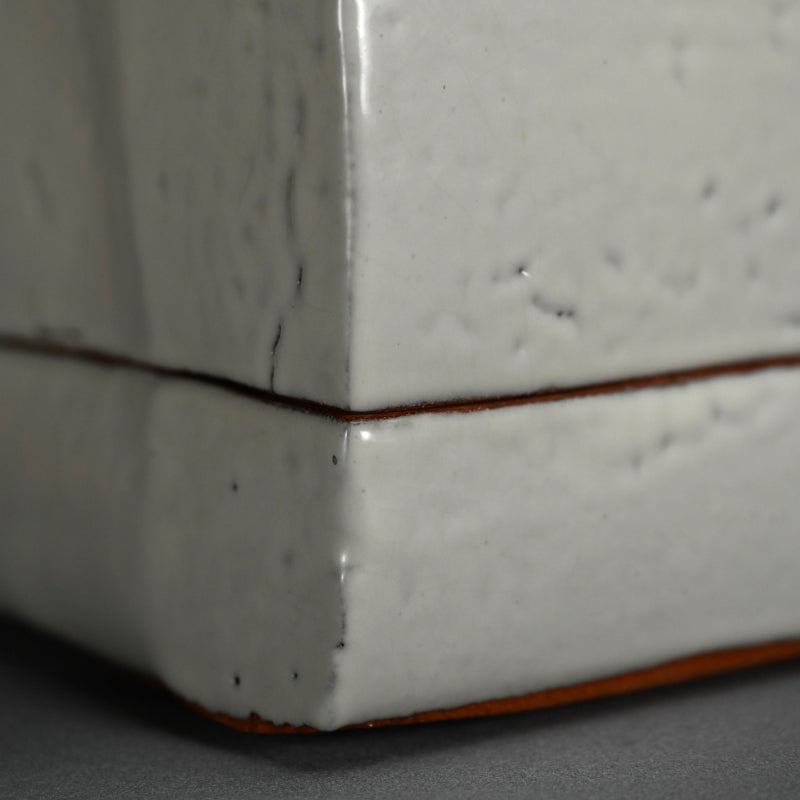 Sculptural Ceramic “Luminous” Box ー三輪 和彦 (十三代 休雪) "輝環"