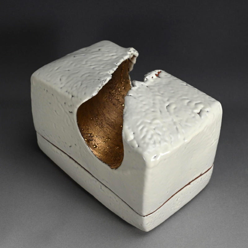 Sculptural Ceramic “Luminous” Box ー三輪 和彦 (十三代 休雪) "輝環"