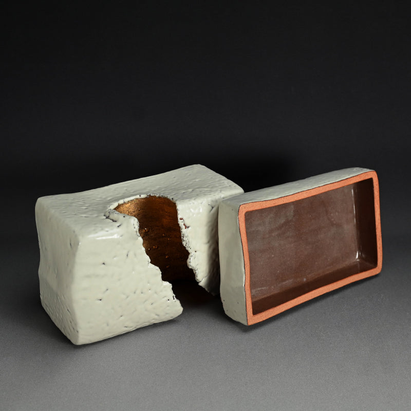 Sculptural Ceramic “Luminous” Box ー三輪 和彦 (十三代 休雪) "輝環"