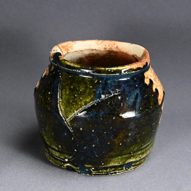 Voluminous Oribe Tsubo Vase ー鯉江 良二 “壺”