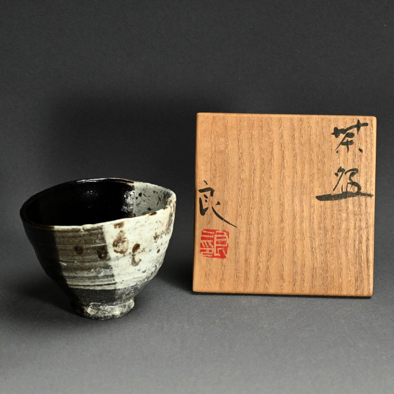 Smokey Black & White Chawan Tea Bowl ー鯉江 良二 “茶盌”