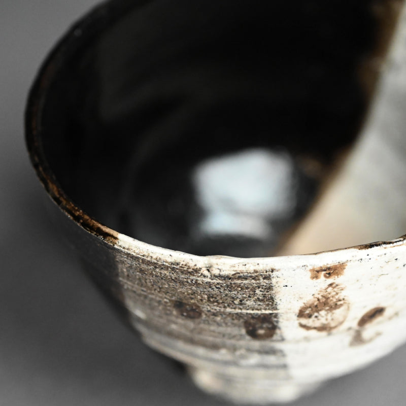 Smokey Black & White Chawan Tea Bowl ー鯉江 良二 “茶盌”