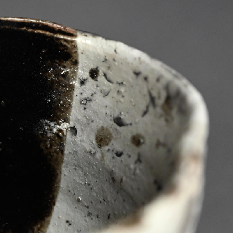 Smokey Black & White Chawan Tea Bowl ー鯉江 良二 “茶盌”