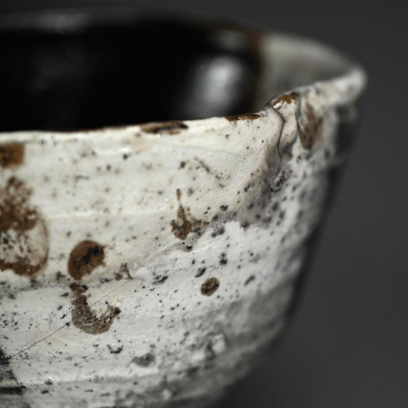 Smokey Black & White Chawan Tea Bowl ー鯉江 良二 “茶盌”