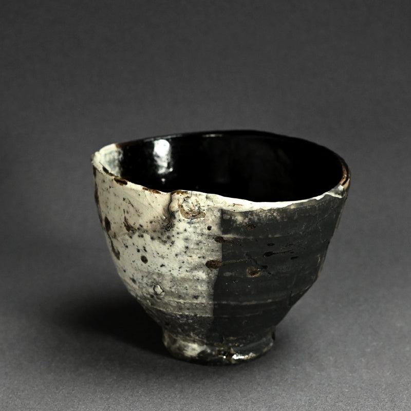 Smokey Black & White Chawan Tea Bowl ー鯉江 良二 “茶盌”