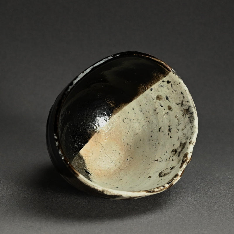Smokey Black & White Chawan Tea Bowl ー鯉江 良二 “茶盌”