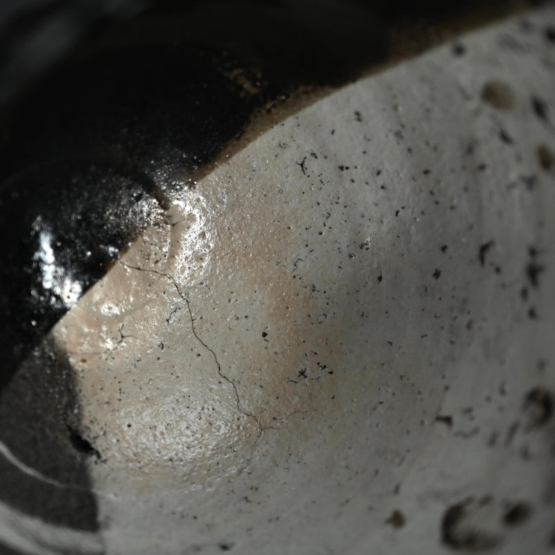 Smokey Black & White Chawan Tea Bowl ー鯉江 良二 “茶盌”