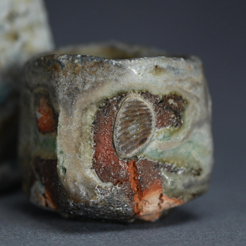 Ash Glazed Shinogi Iga Sake Set ー新 学 “伊賀 鎬徳利”、”伊賀 鎬五角ぐい呑”