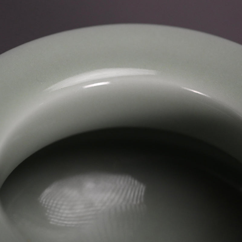 Celadon Koro with silver lid ー二代 諏訪 蘇山 “青瓷袴腰 香爐”