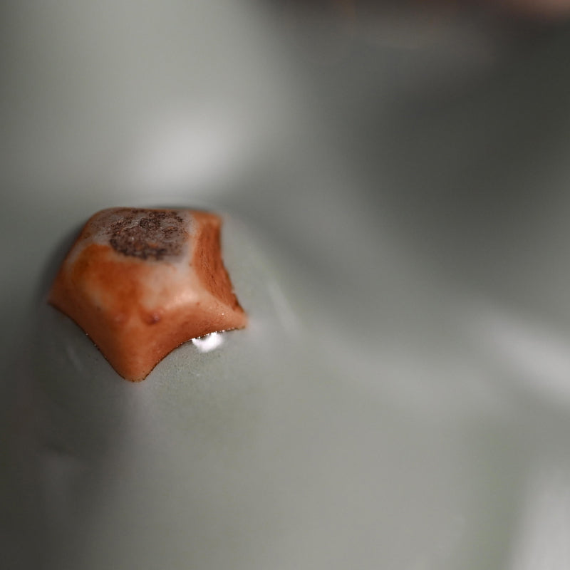 Celadon Koro with silver lid ー二代 諏訪 蘇山 “青瓷袴腰 香爐”