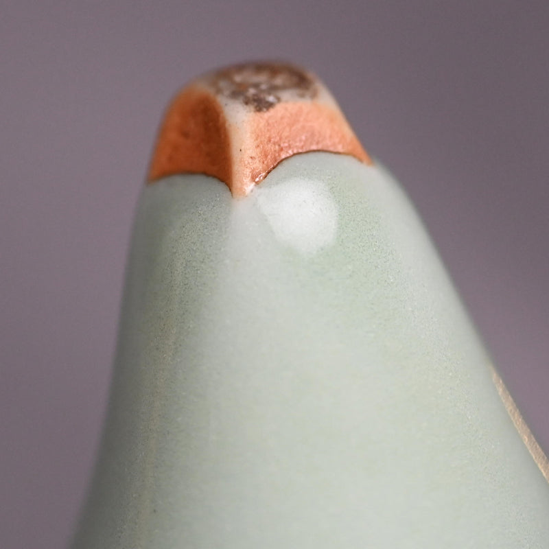 Celadon Koro with silver lid ー二代 諏訪 蘇山 “青瓷袴腰 香爐”