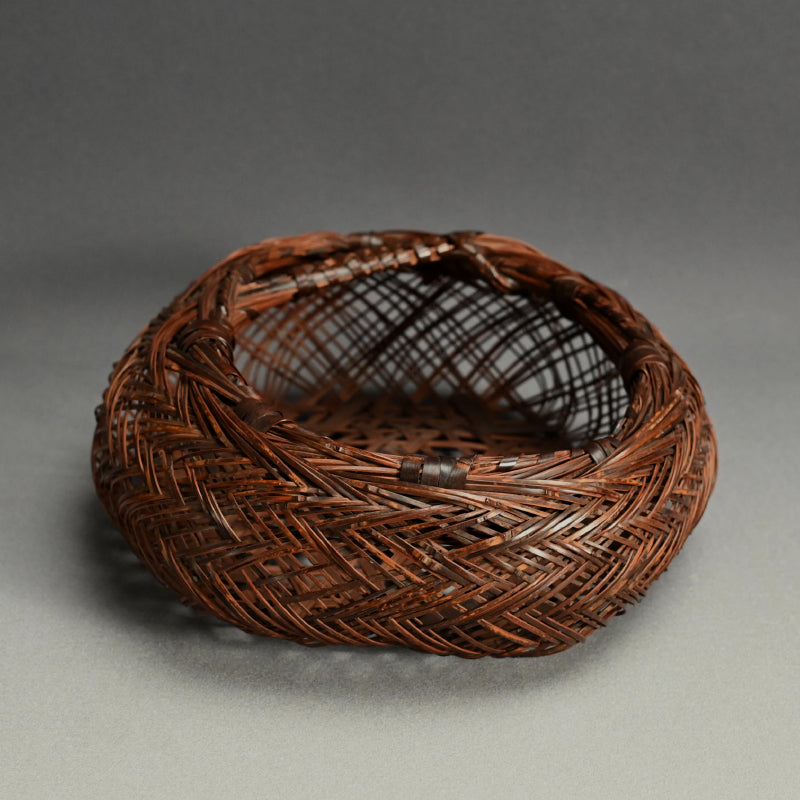 Woven Bamboo Vase ー二代 田邊 竹雲斎 “寿海 花籃"