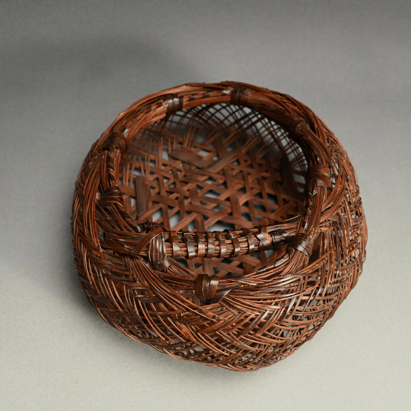 Woven Bamboo Vase ー二代 田邊 竹雲斎 “寿海 花籃"