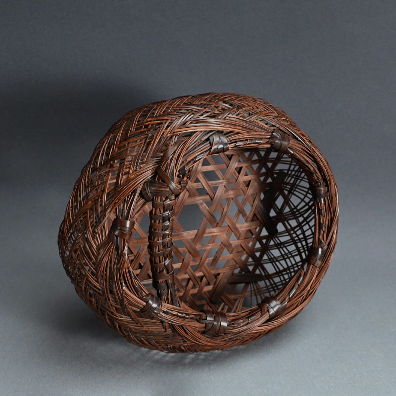 Woven Bamboo Vase ー二代 田邊 竹雲斎 “寿海 花籃"