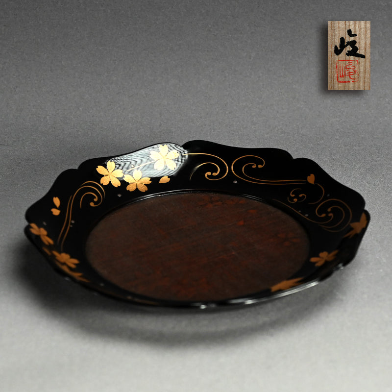 Gorgeous Lacquer Dish, Blossoms & Maple ー服部 峻昇 “春秋蒔絵 輪花盆”