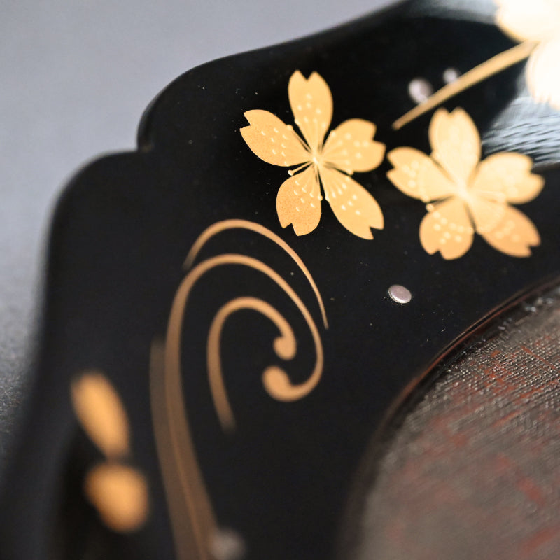 Gorgeous Lacquer Dish, Blossoms & Maple ー服部 峻昇 “春秋蒔絵 輪花盆”