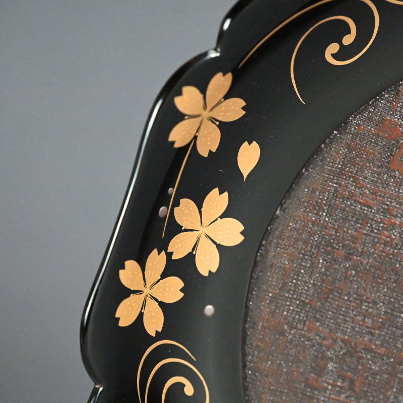 Gorgeous Lacquer Dish, Blossoms & Maple ー服部 峻昇 “春秋蒔絵 輪花盆”