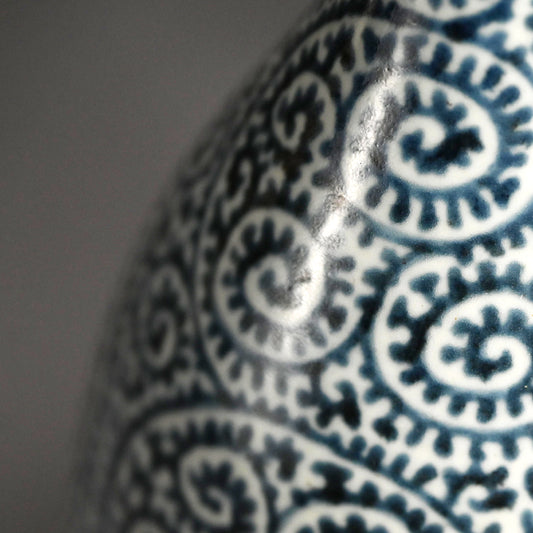 Edo p. Pair Imari Tako Karakusa Tokkuri Vases