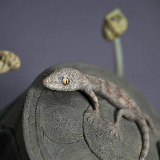 Exquisite Carved Wooden Sculpture, Gecko ー神保 雅 “守宮”