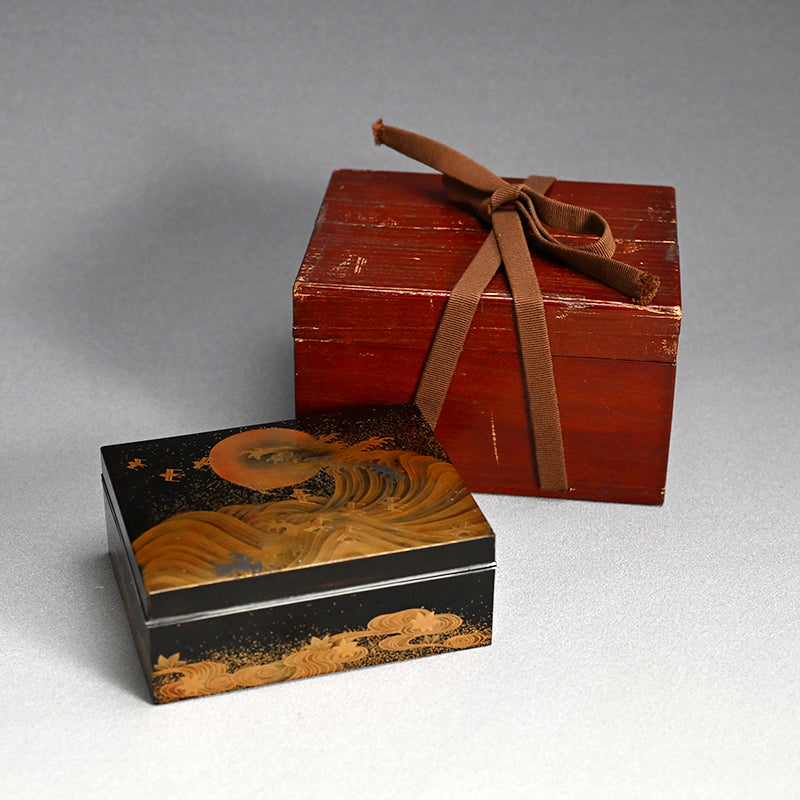 Exquisite Crashing Waves & Sun Lacquer Box