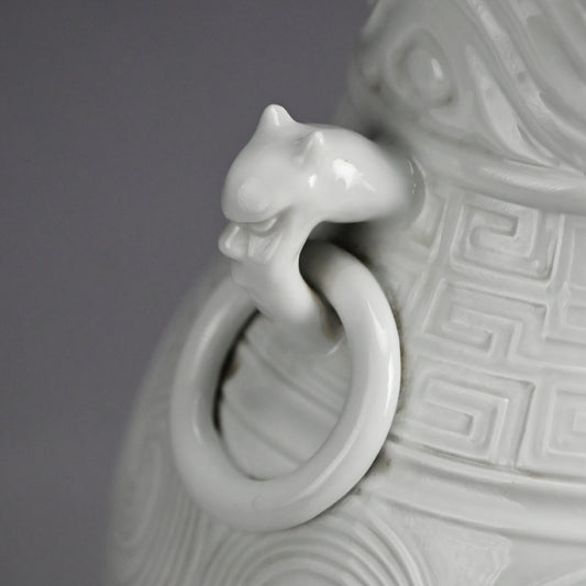 White Porcelain Vase, Chikusen III (Chikuken) ー三代 三浦 竹泉 (竹軒) "白瓷彫刻饕餮紋 花瓶"