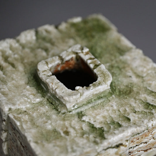 Shigaraki Vase ー古谷 剛敏 "信楽自然釉角花入"