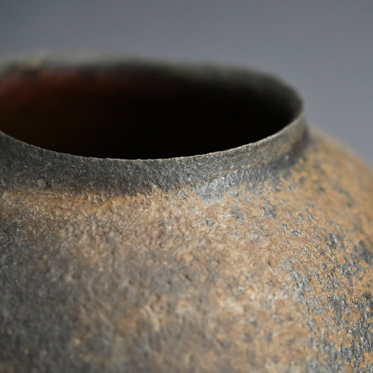Rare Ash Glazed Vase Fired in USA ー大谷 司郎 "焼〆壺"