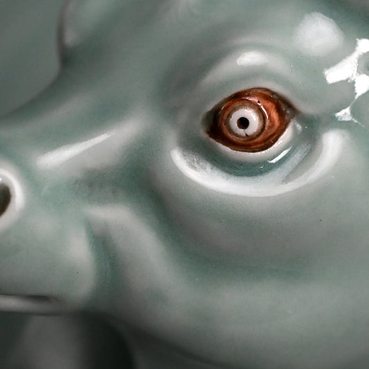 Japanese Porcelain Okimono ー宮川 (真葛) 香山 “青磁釉 牛置物”