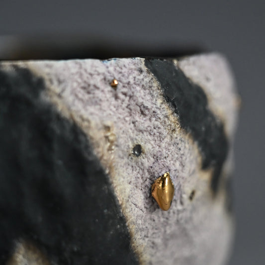 Striking Contemporary Cup ー稲吉 オサム ”金銀彩刳貫盃”