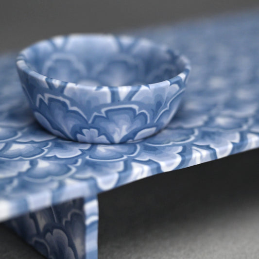 Sake Cup & Plate Set, Blue ー草場 勇次 “練上焼〆波文 板皿”