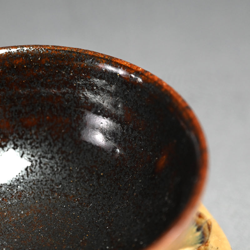 Cup and Saucer by Rakutogama ー楽久登窯 西村 昌光 "藁灰釉 鎬手 碗 小皿"