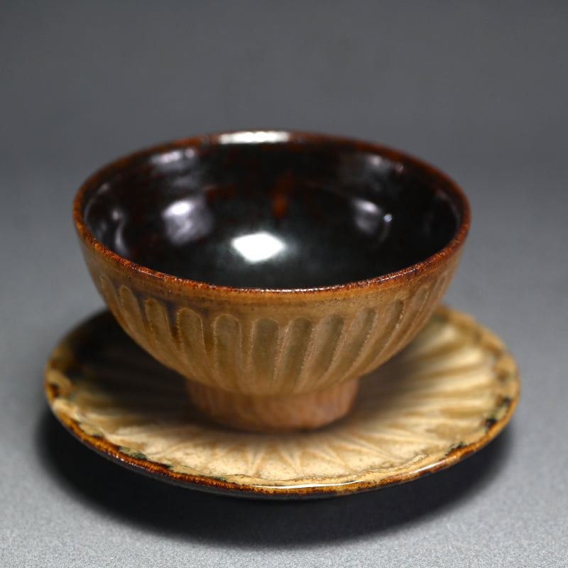 Cup and Saucer by Rakutogama ー楽久登窯 西村 昌光 "藁灰釉 鎬手 碗 小皿"