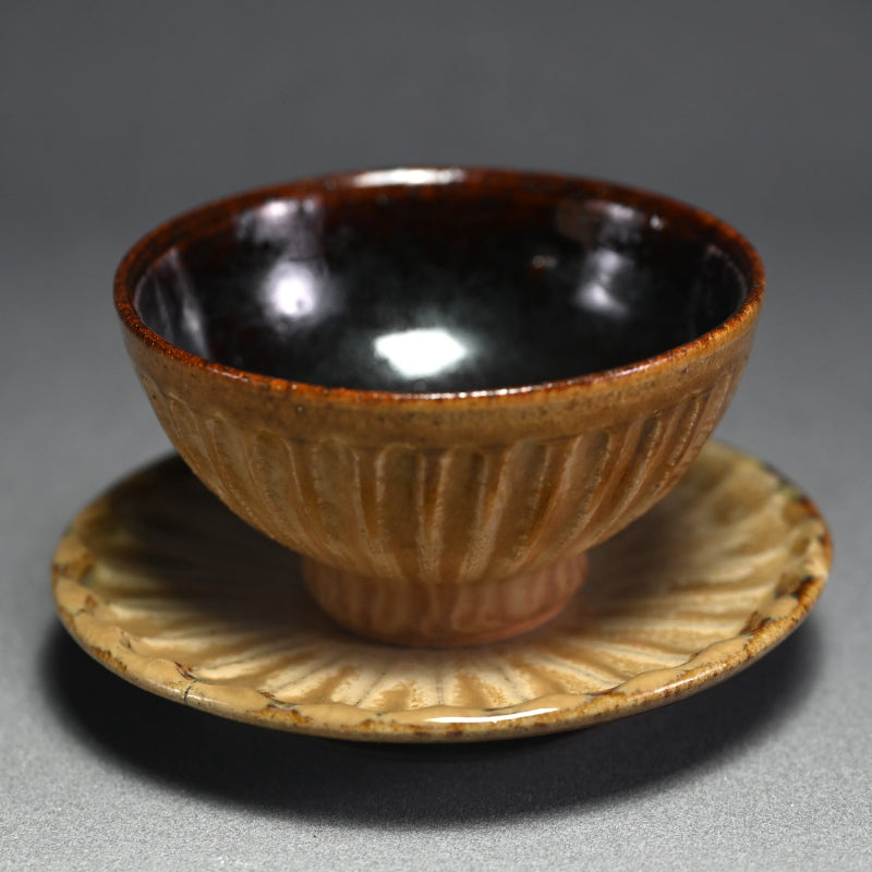 Cup and Saucer by Rakutogama ー楽久登窯 西村 昌光 "藁灰釉 鎬手 碗 小皿"