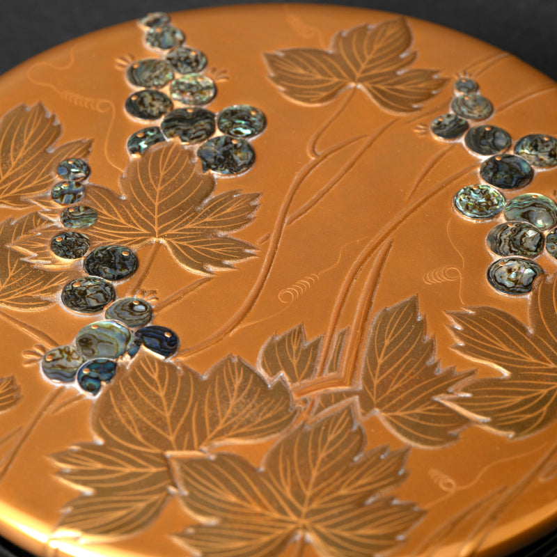 Exceptional Lacquered Suzuri-bako box ー服部 峻昇 “金地果実 硯箱”