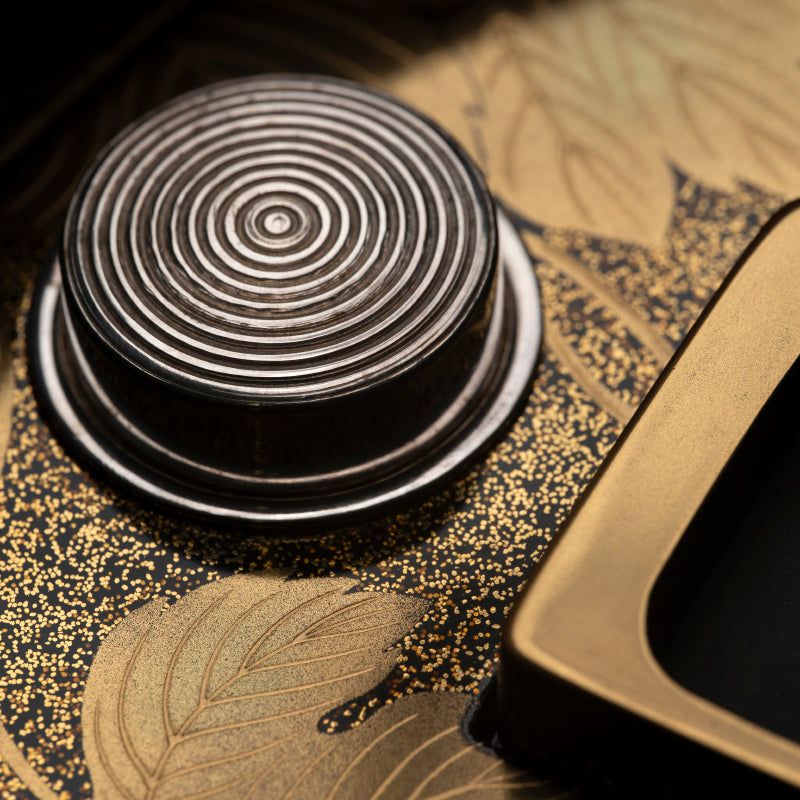 Exceptional Lacquered Suzuri-bako box ー服部 峻昇 “金地果実 硯箱”