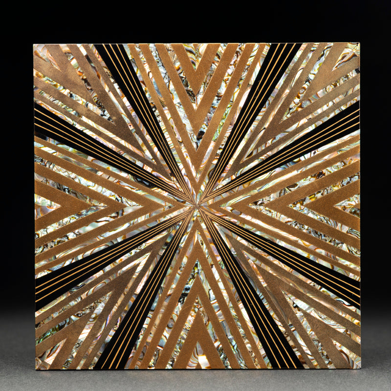 Geometric Contemporary Lacquer Box ー服部 峻昇 “耀貝飾箱 光彩”