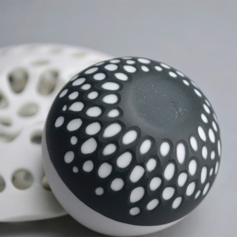 Sake Cup with Skeletal Pillow ー加藤 好康 “透文 盃”
