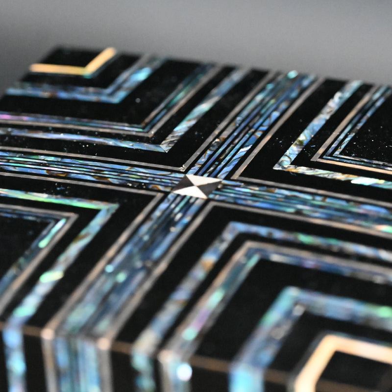 飾り箱 2012年 ー 岡田雄志 「螺鈿飾筥 輝縞」