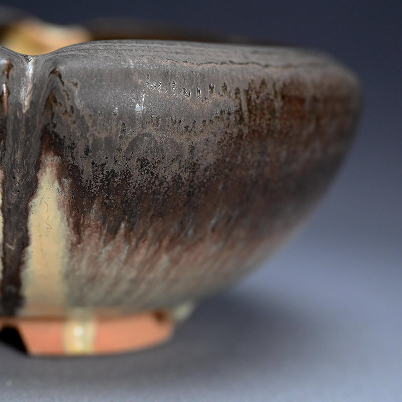 Fluted Flower Bowl ー利茶土 ミルグリム “今古黒 木瓜形鉢”