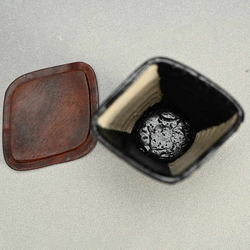 Kuro Oribe Ichimatsu Tea Container ー利茶土 ミルグリム “黒織部菱形市松茶器”