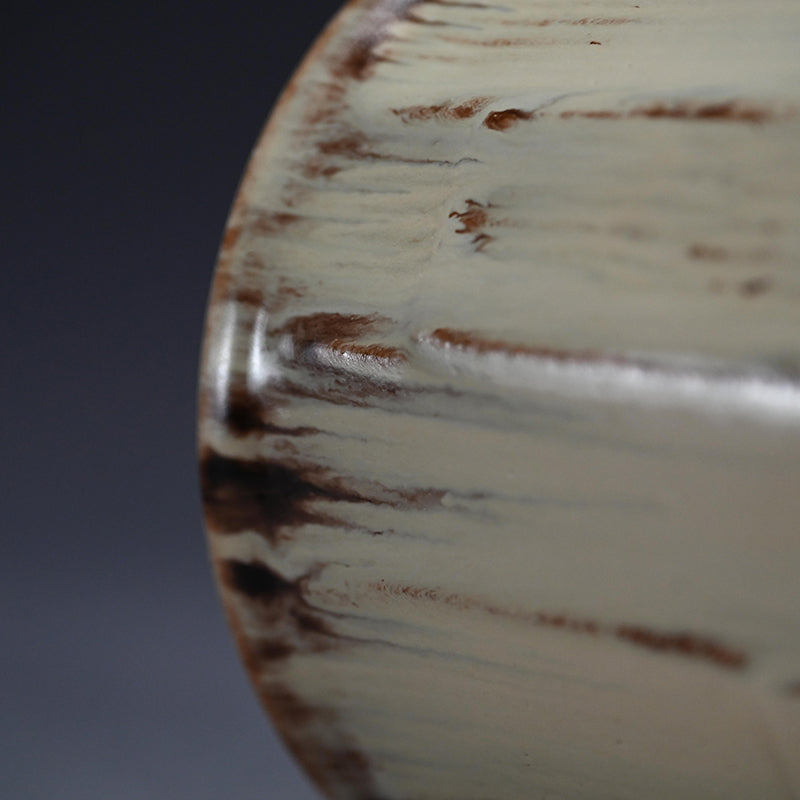 Reflecting on Bamboo, a Mizusashi ー利茶土 ミルグリム “今古釉面取水指”