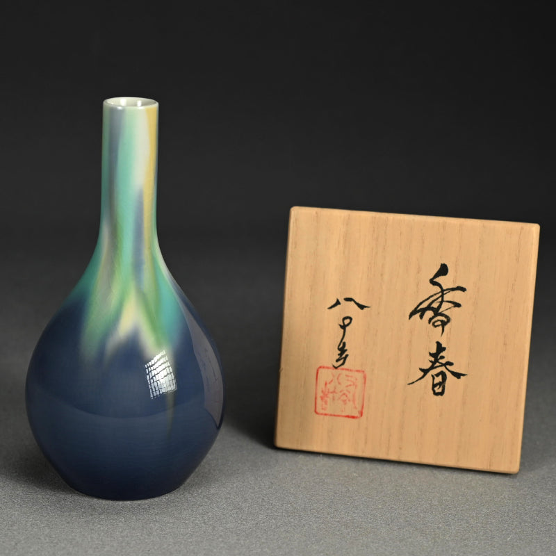 A Small Vase by Tokuda Junko ー四代 徳田 八十吉 "香春"