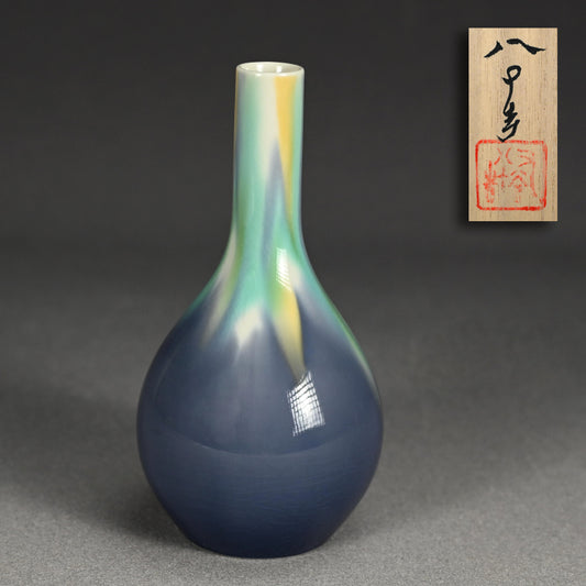 A Small Vase by Tokuda Junko ー四代 徳田 八十吉 "香春"