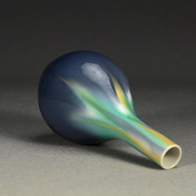 A Small Vase by Tokuda Junko ー四代 徳田 八十吉 "香春"