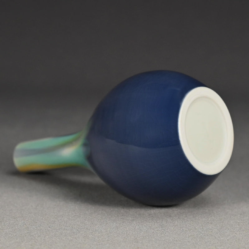 A Small Vase by Tokuda Junko ー四代 徳田 八十吉 "香春"