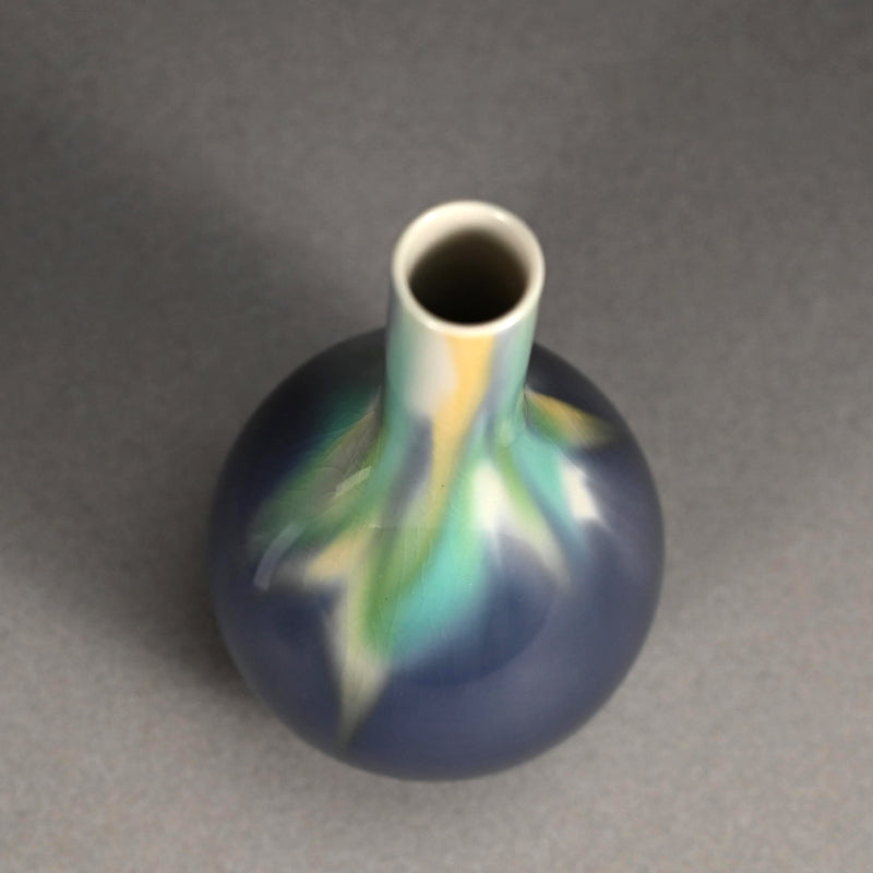 A Small Vase by Tokuda Junko ー四代 徳田 八十吉 "香春"