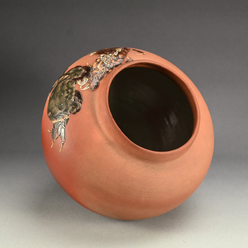 Crabby Vase ー宮川 香山 "素肌 蟹画 花瓶"
