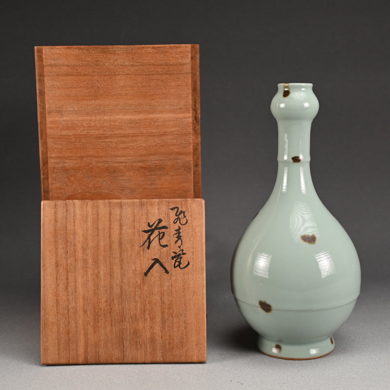Celadon Vase by Pioneering Female Artist ー諏訪蘇山 "飛青瓷 花入"